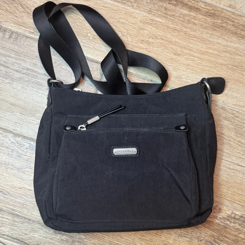 Baggallini Black Nylon Crossbody Bag Adjustable Strap Multi-Pocket Travel Purse‎